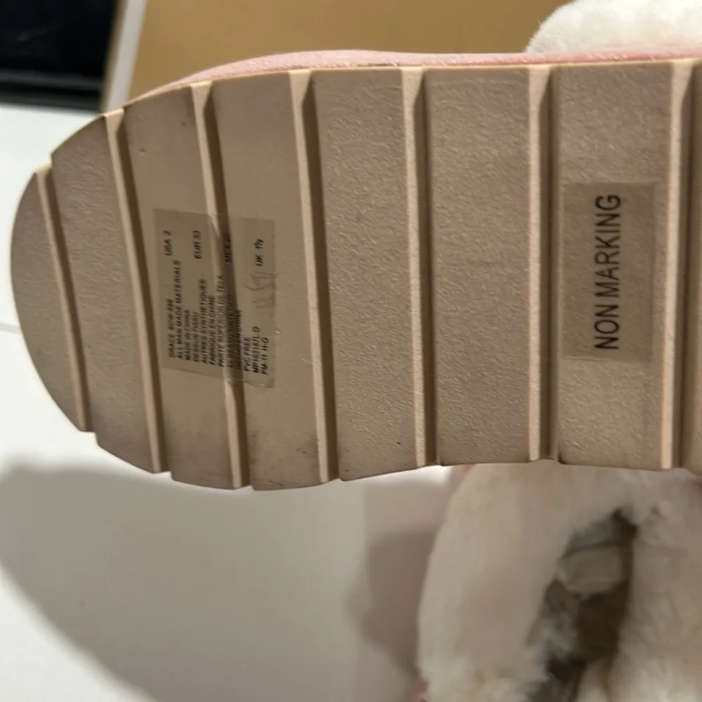 Michael Michael Kors Grace bow slippers girls size 2 NWT..